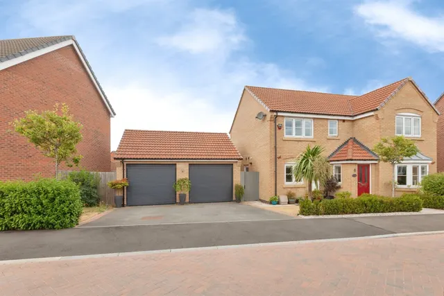 Buxton Crescent, Broughton Astley, Leicester, photo 1