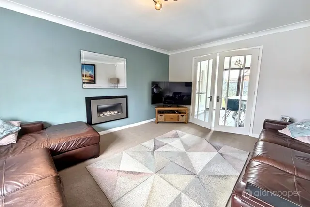 Canterbury Way, St Nicolas Park, CV11, photo 3