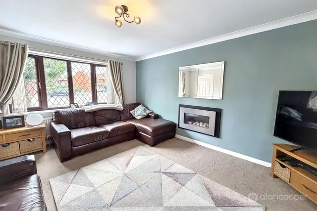 Canterbury Way, St Nicolas Park, CV11, photo 2