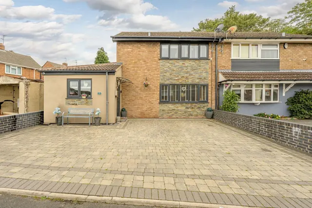 Thames Close, Brierley Hill, DY5 4QZ, photo 1