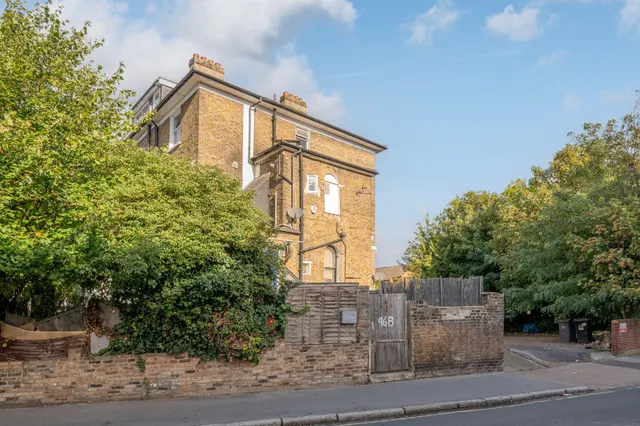 Photo 2 — 96c Lower Addiscombe Road, Croydon