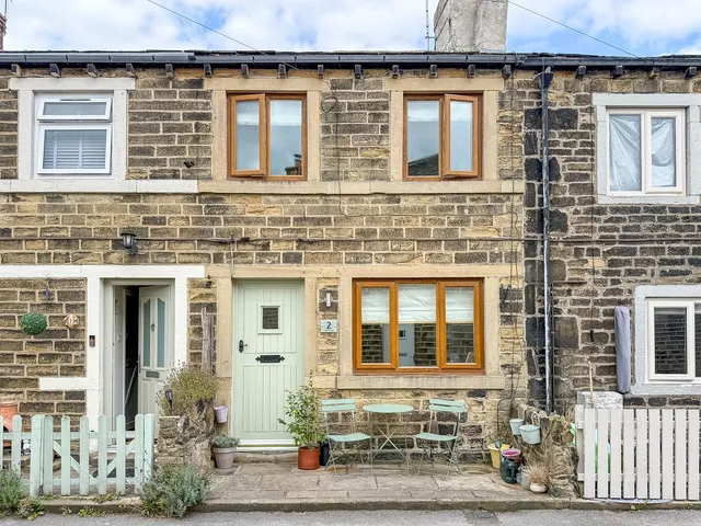 Crown Street, Honley, photo 2