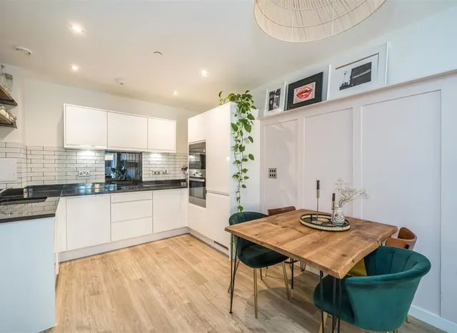 Bowen Drive, Charlton, SE7, photo 2