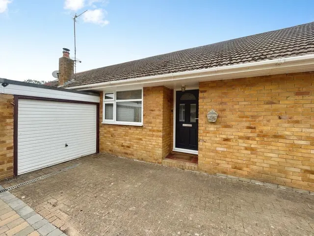Foxwood Way, New Barn, Kent, DA3, photo 1