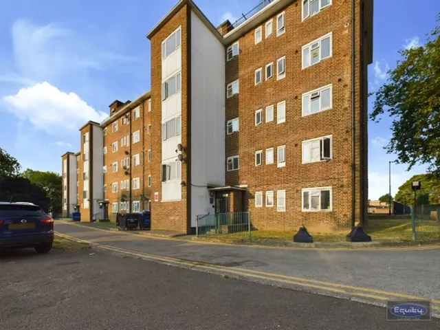 Restons Crescent, Thanington Court Restons Crescent, SE9, photo 1