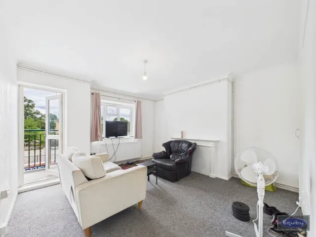 Photo 2 — Restons Crescent, Thanington Court Restons Crescent, SE9