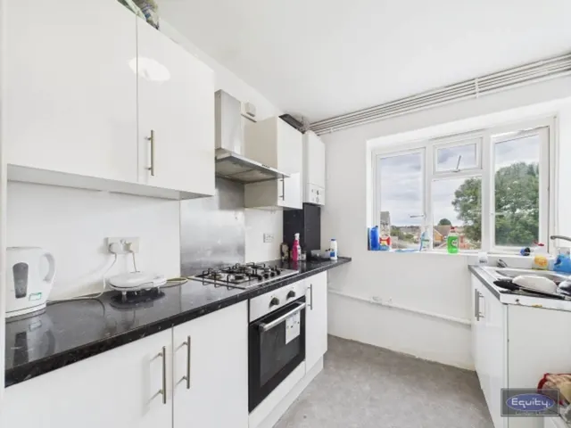 Photo 3 — Restons Crescent, Thanington Court Restons Crescent, SE9