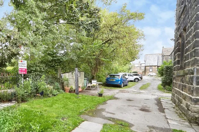 Photo 2 — Park View, Yeadon, Leeds