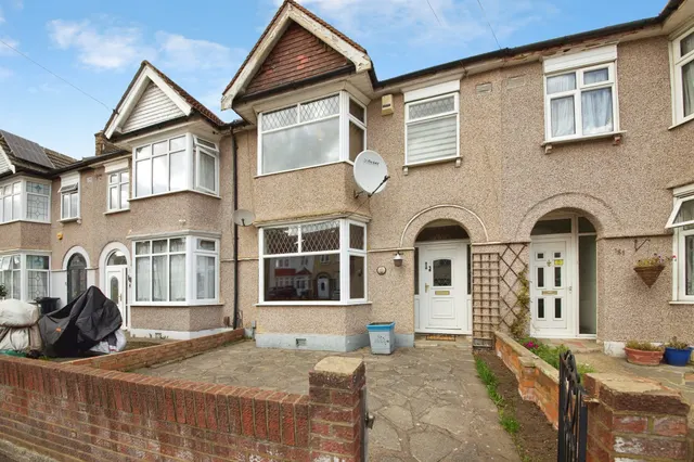 Salisbury Avenue, Barking, photo 1
