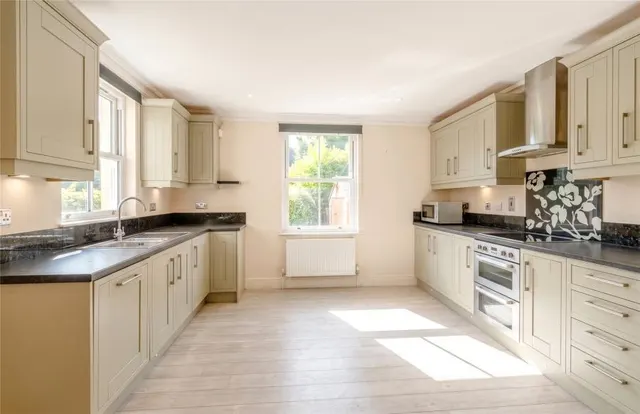 Stroude Road, Virginia Water, GU25, photo 2