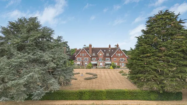 Eyhurst Park, Outwood Lane, Kingswood, Tadworth, KT20 6JR, photo 1