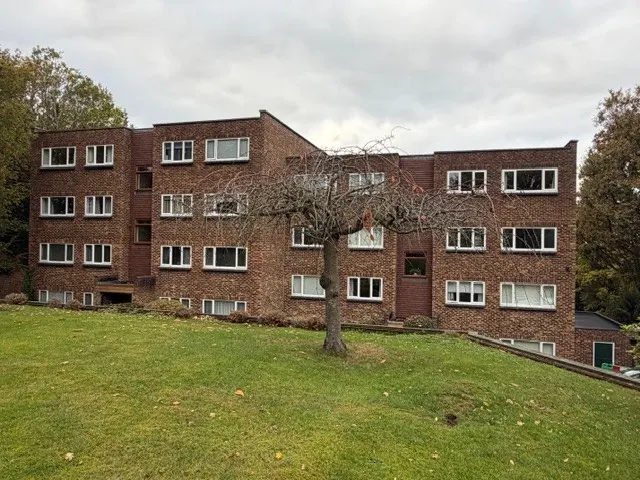 Farington Acres, Weybridge, KT13, photo 1