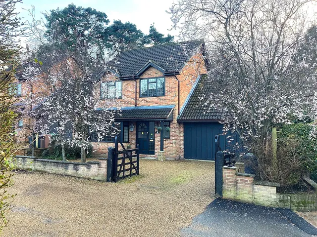 Edward Road, Windlesham, Surrey, GU20 6EX, photo 1