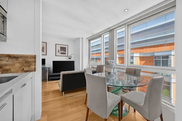 Fairmont Avenue, London, E14, photo 1