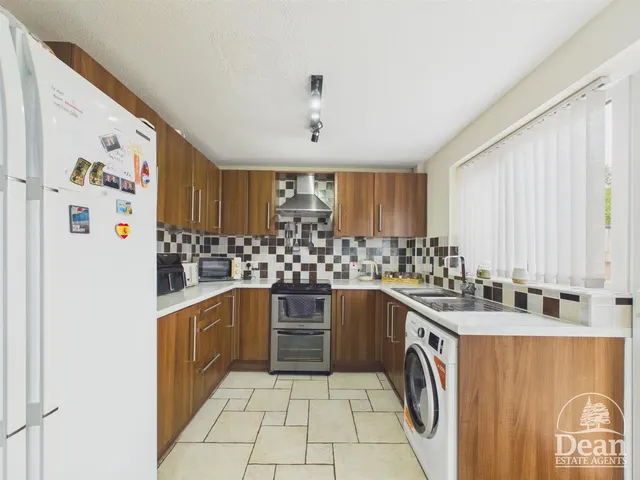 Photo 2 — Bracken Close, Lydney