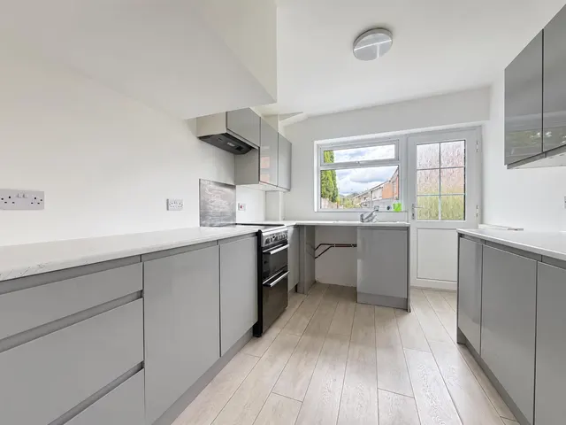 Photo 2 — Barons Way, Polegate, BN26 5JJ