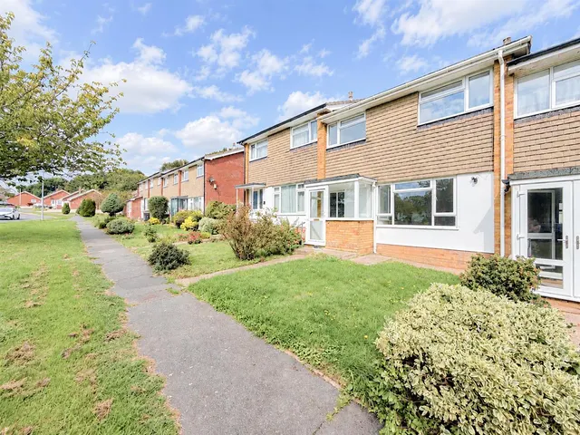 Barons Way, Polegate, BN26 5JJ, photo 1