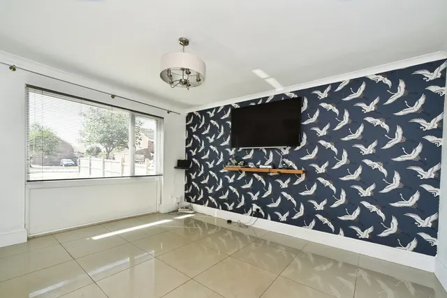 Lancaster Close, Thatcham, RG18, photo 3
