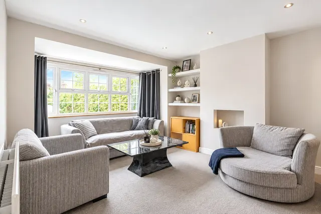 South Avenue, Farnham, GU9, photo 2