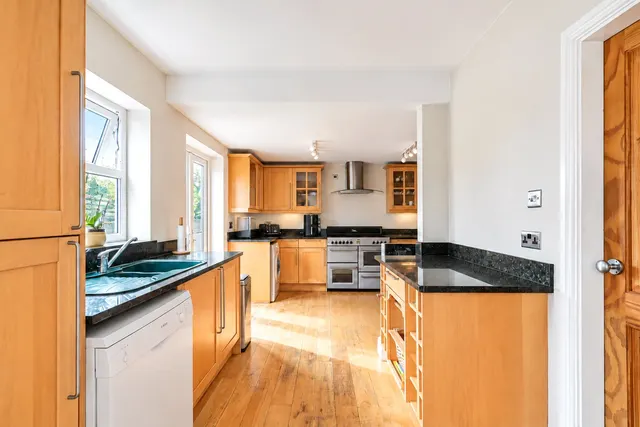South Avenue, Farnham, GU9, photo 3