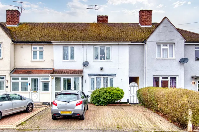 Finchingfield Avenue, Woodford, photo 1