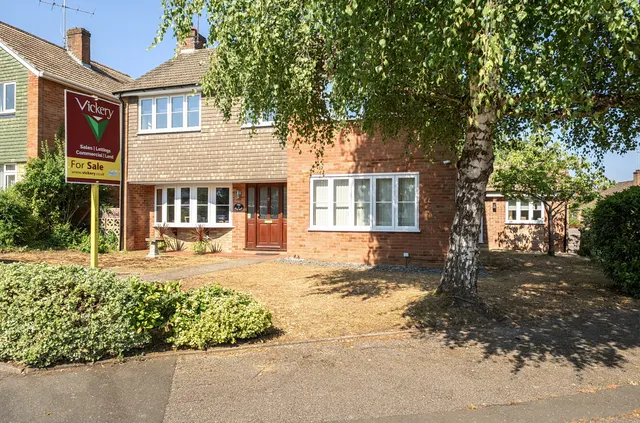 Birch Tree View, Lightwater, Surrey, GU18 5TZ, photo 1