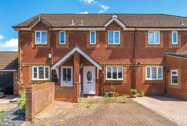 Troon Drive, Gloucestershire, Warmley, BS30 8GR, photo 1