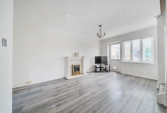 Photo 3 — Troon Drive, Gloucestershire, Warmley, BS30 8GR