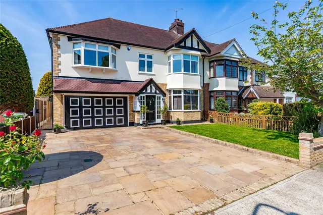Westmoreland Avenue, Hornchurch, RM11, photo 1