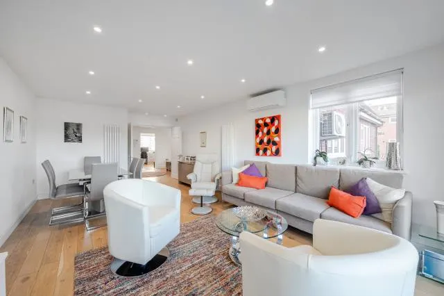 Hendon Lane, London, N3, photo 2