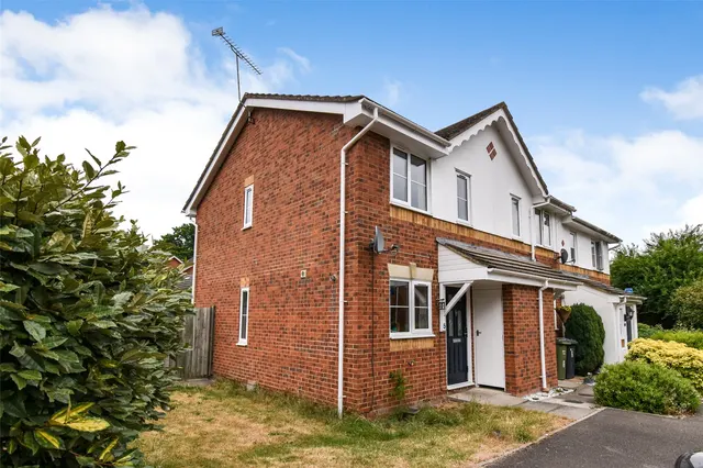 Gloster Close, Ash Vale, Aldershot, Surrey, GU12 5SS, photo 1