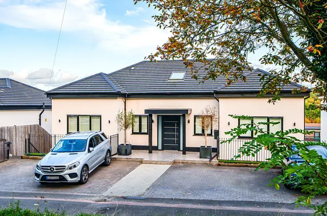 2 bedroom flat, Riddlesdown Road, Purley, CR8