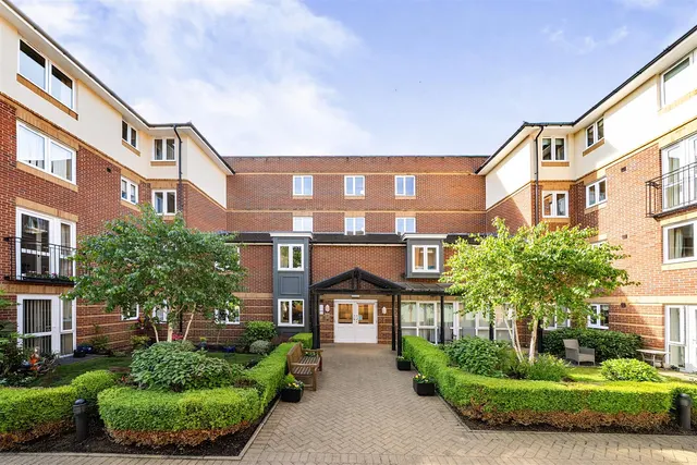 High Street, Rickmansworth, WD3, photo 1