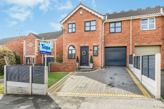 The Willows, Darfield, S73, photo 1
