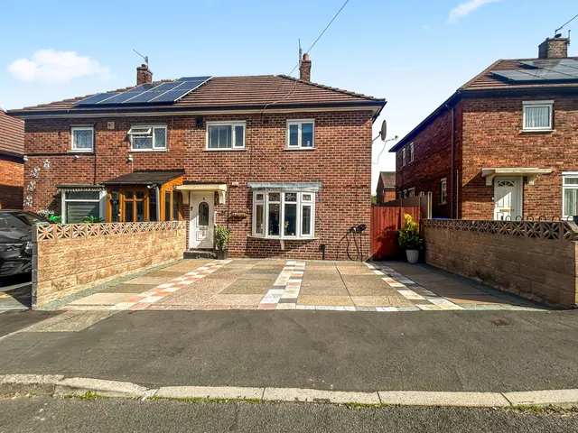 Housefield Road, Bentilee, photo 1