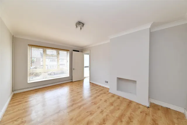 Photo 2 — Chertsey Rise, Stevenage, Herts, SG2 9JG