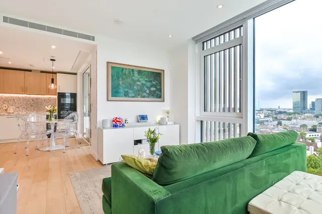 Photo 2 — Apartment L15 02, Grand Central Apartments, London