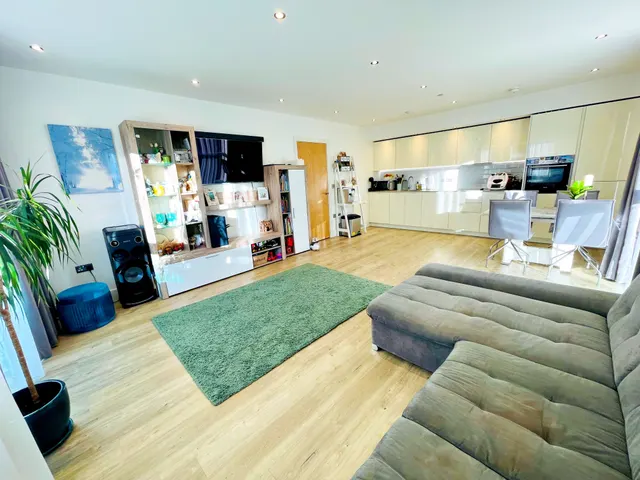 Lyon Road, Harrow, HA1, photo 1