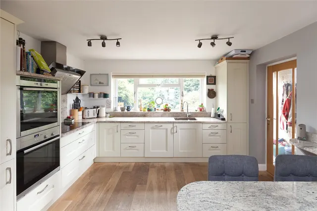 Photo 3 — Paddock Close, Shaftesbury, Dorset, SP7 8DD
