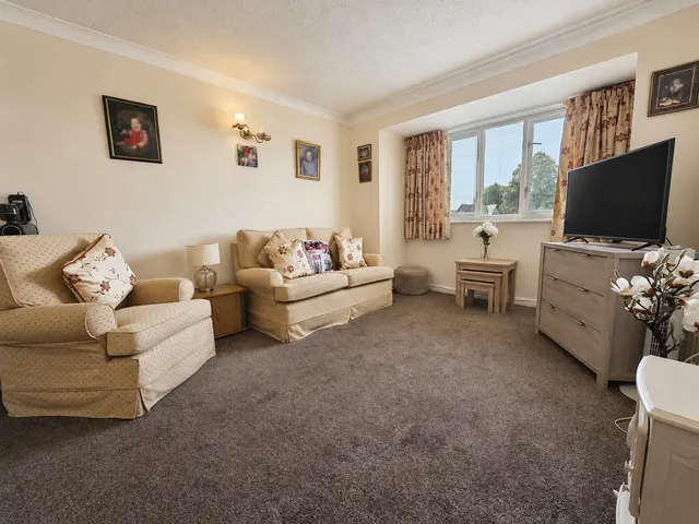 Queens Park House, Queens Park View, CH4, photo 3