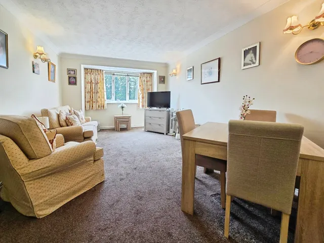 Queens Park House, Queens Park View, CH4, photo 2