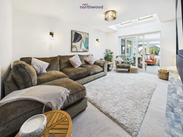 Nayland Avenue, Gresford, LL12, photo 3