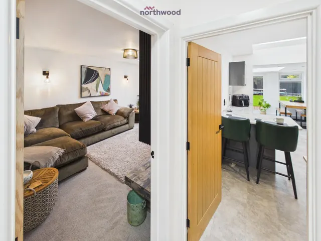 Nayland Avenue, Gresford, LL12, photo 2