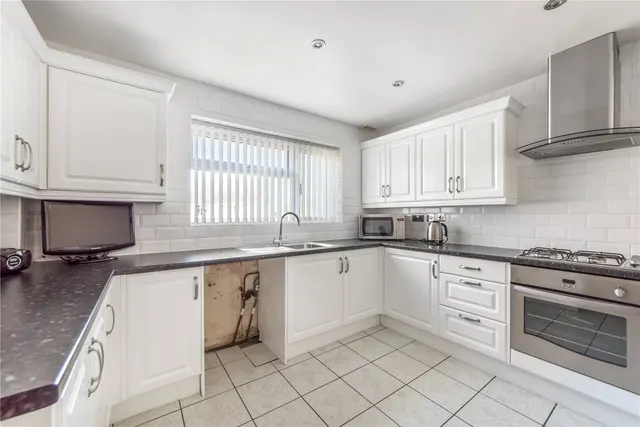 Photo 3 — Barlow Close, Rubery, Rednal, Birmingham, B45 0LW
