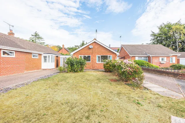 Detached Bungalow in Holt, photo 1