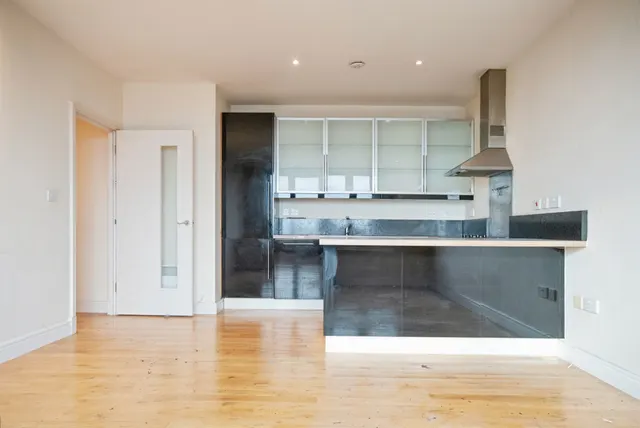 Farnsby Street, Swindon, SN1, photo 2
