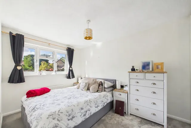 Corbett Drive, Lightwater, GU18, photo 3