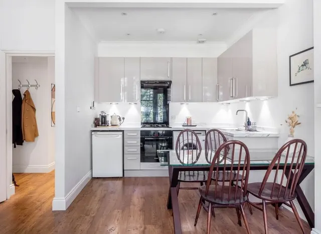 Photo 2 — Clapham Road, Clapham, SW9