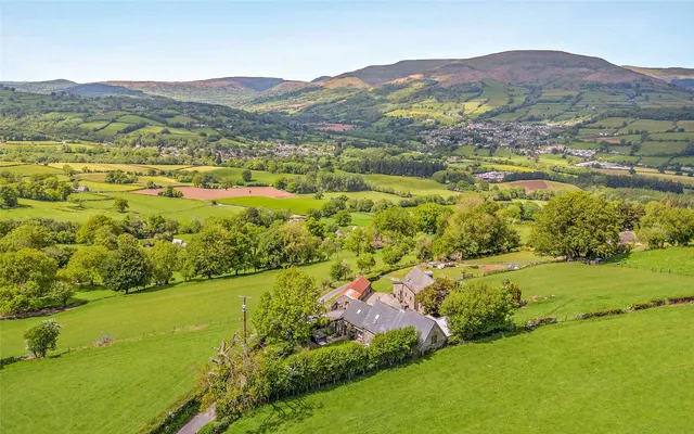 Photo 2 — Hillside, Llangattock, Crickhowell, Powys, NP8 1LH
