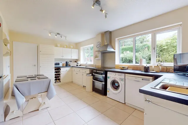 Photo 2 — Donnerville Close, Wellington, Telford TF1 3PB